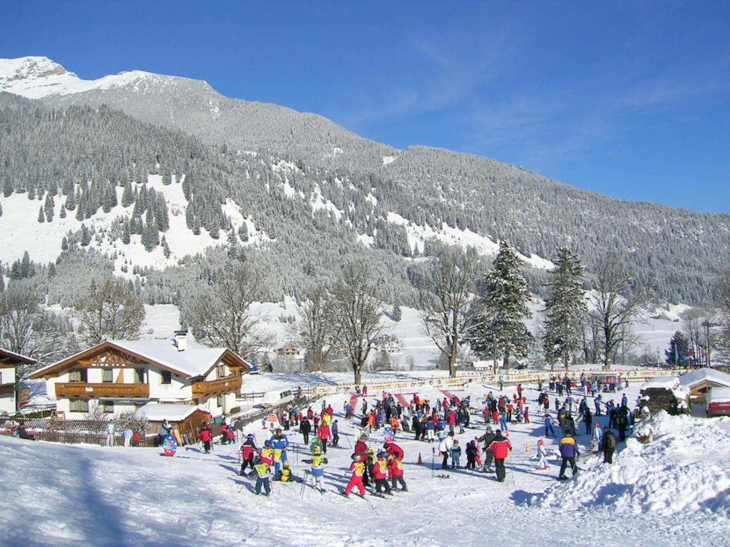 Appartements Schneezauber Lermoos Bagian luar foto